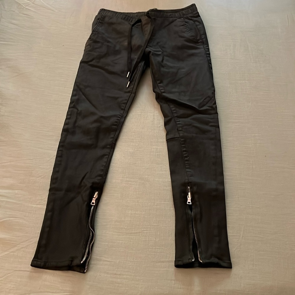 Forever 21 Men’s Black Cargo Pants - Size S, Functional & Stylish